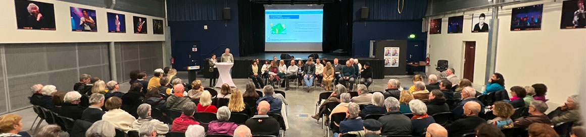 Photographie d'une réunion publique du collectif Ondres avec Vous! à la salle Capranie - Ondres, Landes